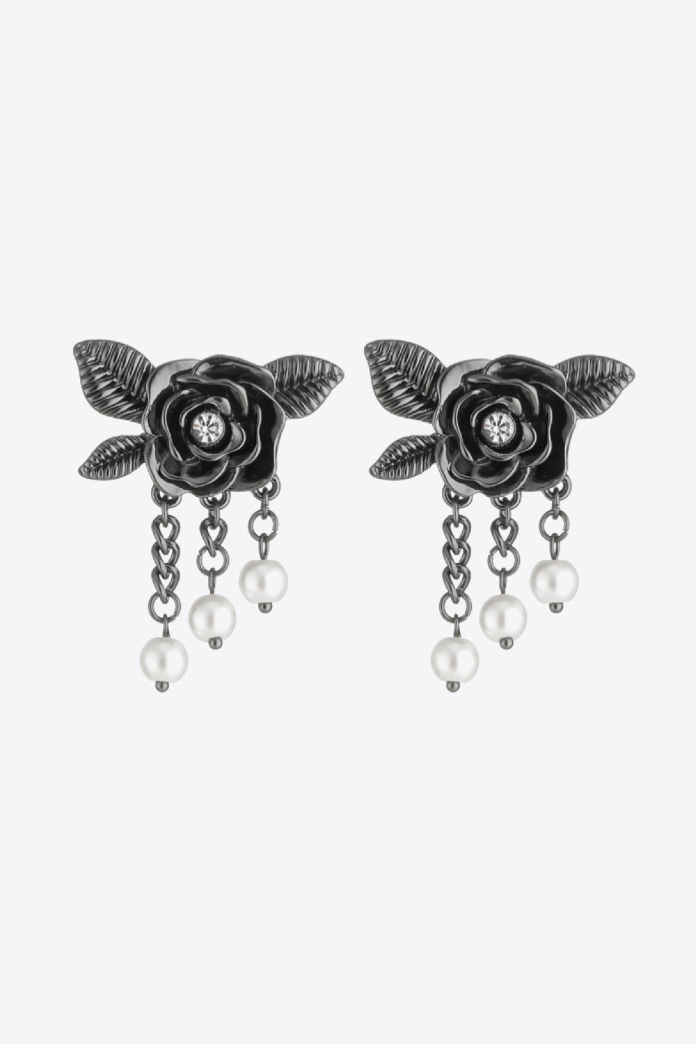 Pendientes negro de perlas con detalle cadena floral