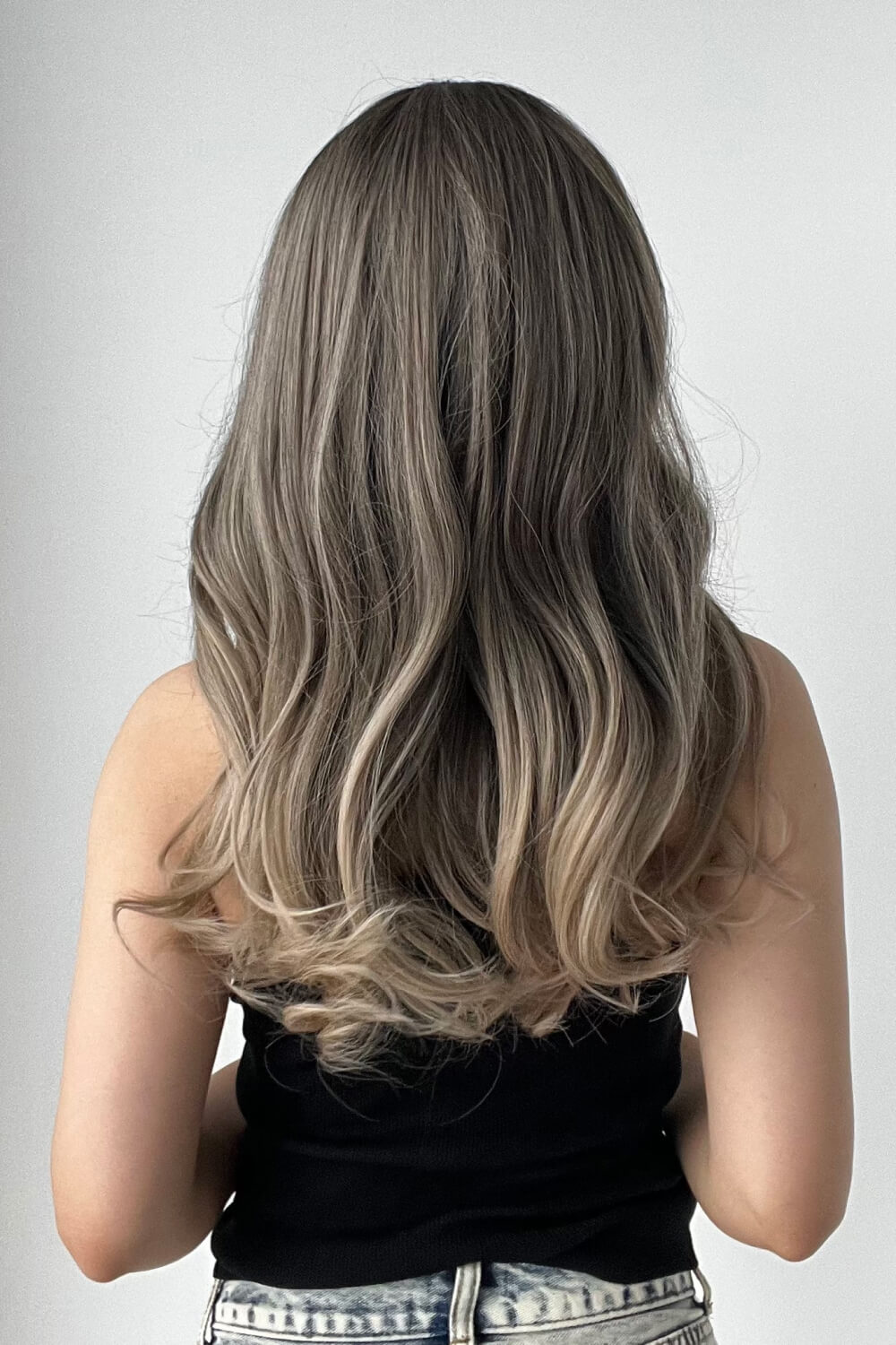 Peluca larga con balayage y ondas suaves